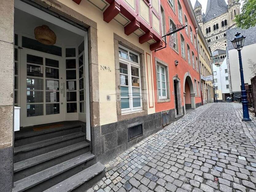 Köln Altstadt: Vielseitige Gewerbefläche mit 2 verbundenen Etagen u. kl. Außenbereich ab ca. 112025