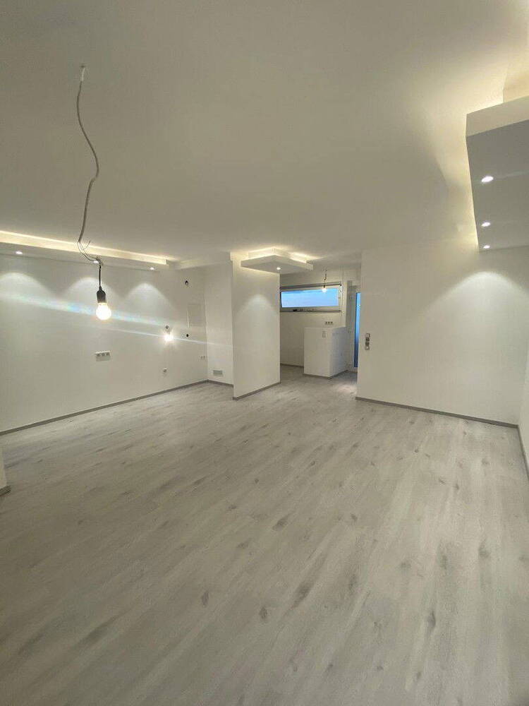 Furnished High end Apartment + Balcony + private parking