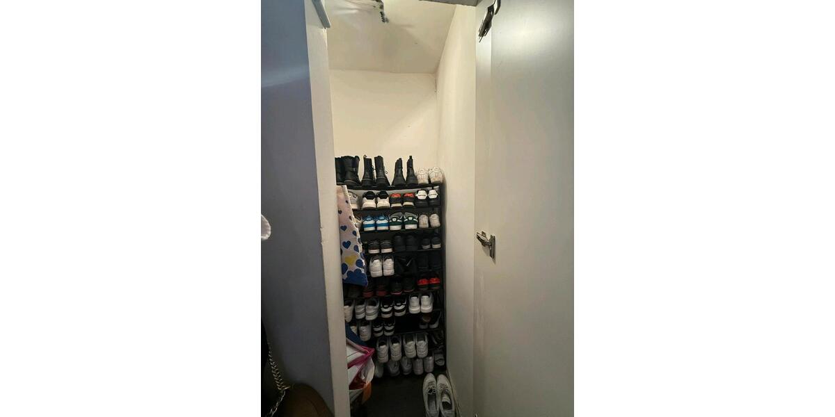 Ich biete eine wunderschöne 4 Zimmer whg.in lierenfeld an 4 zimmer