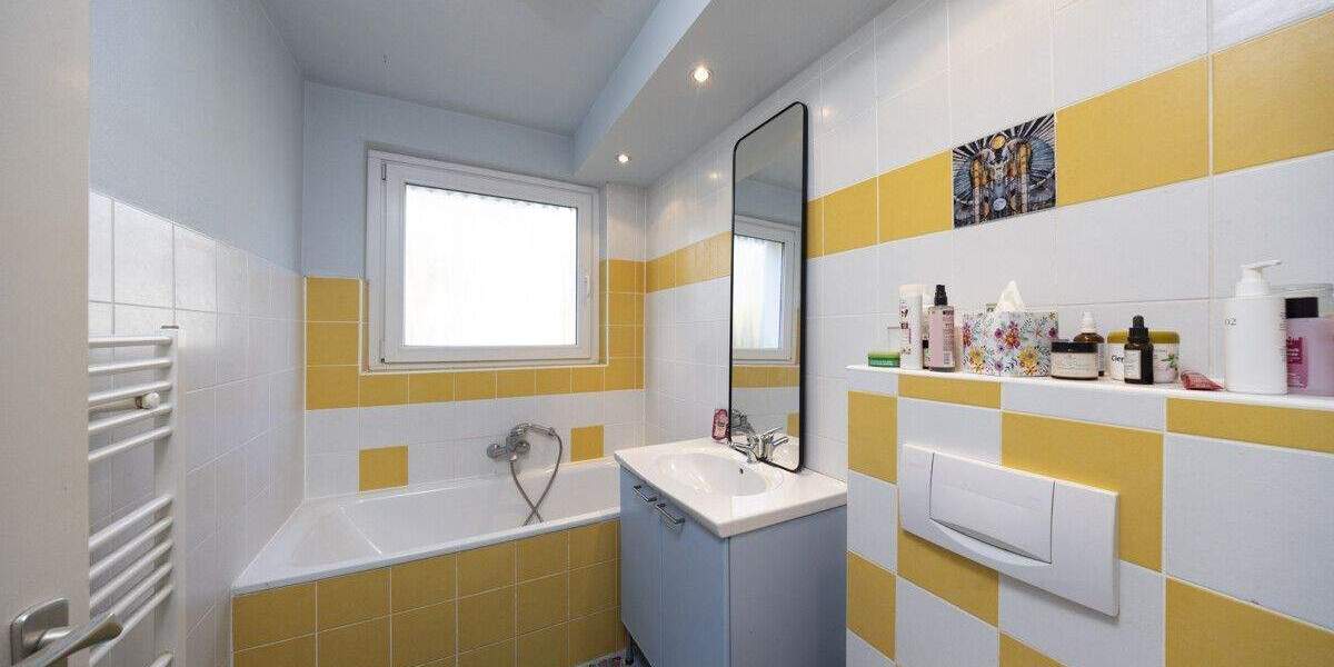 Großzügige 5-Zimmer-Wohnung mit zwei Bädern und Balkon in guter Lage von Büderich 5 zimmer