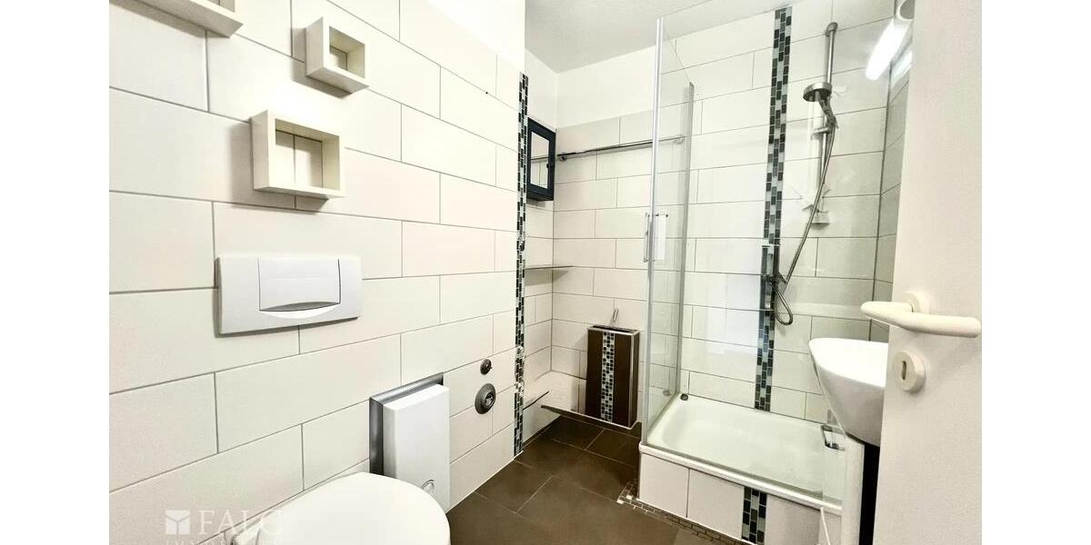 Möblierte Maisonette-Wohnung mit Balkon & TG in Düsseldorf-Unterrath 3 zimmer