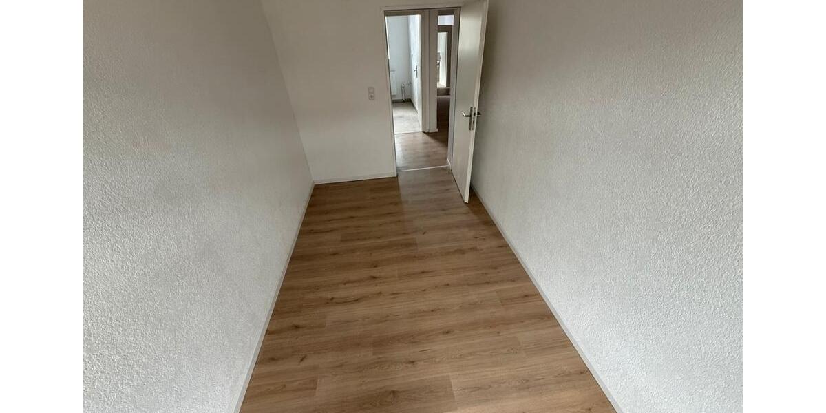 Etagenwohnung Krefeld Cracau - 3 Zimmer, 105 m&sup2;, 1.100&euro; | Angebot:25363571