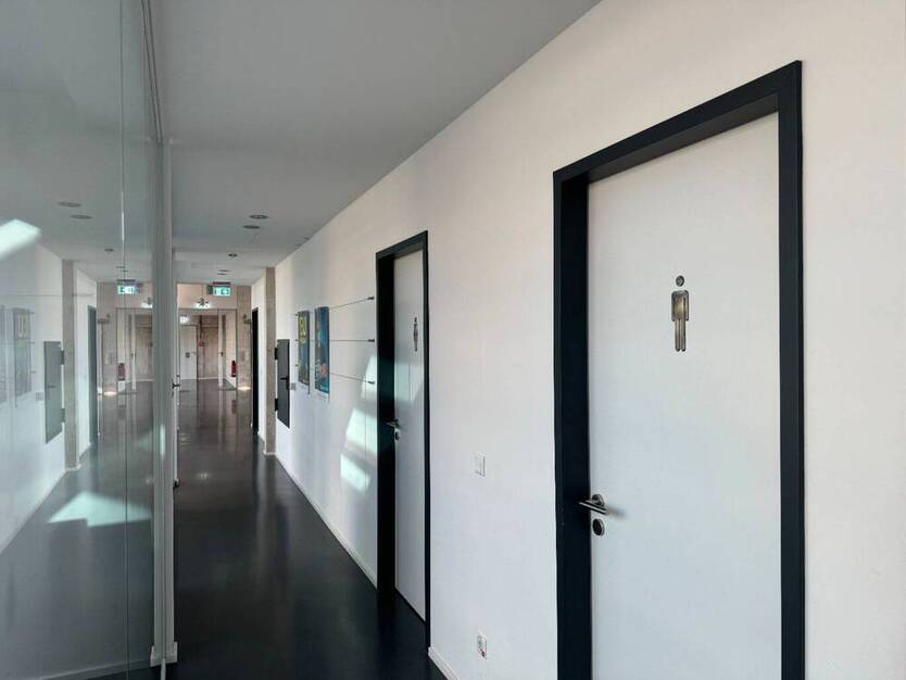 Großes Büro mit Blick über den Medienhafen - All-in-Miete