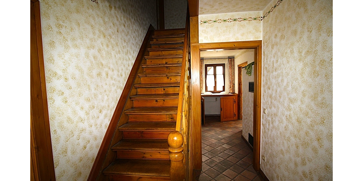 Kernsaniertes Einfamilienhaus mit (Bau)-Grundstück und großem Anbau mit vielen Nutzungsmöglichkeiten 5 zimmer