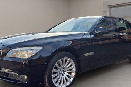 BMW 750 79.325 km 23.990 &euro; Düsseldorf 40235