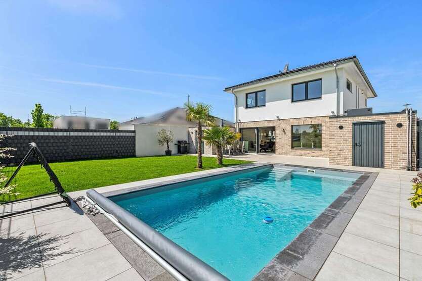Haus zum Kaufen in Grevenbroich 1.050.000 € 165 m²