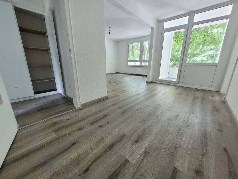 Geräumige 4-Zimmer-Wohnung mit Balkon!