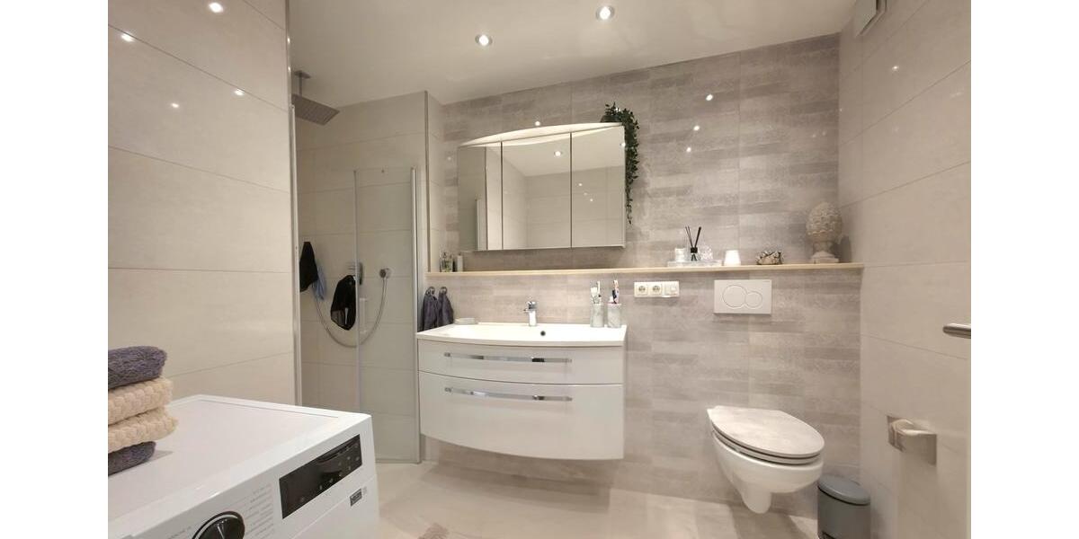 Exklusive 3 Zimmer Penthouse Wohnung mit EBK - provisionsfrei 3 zimmer