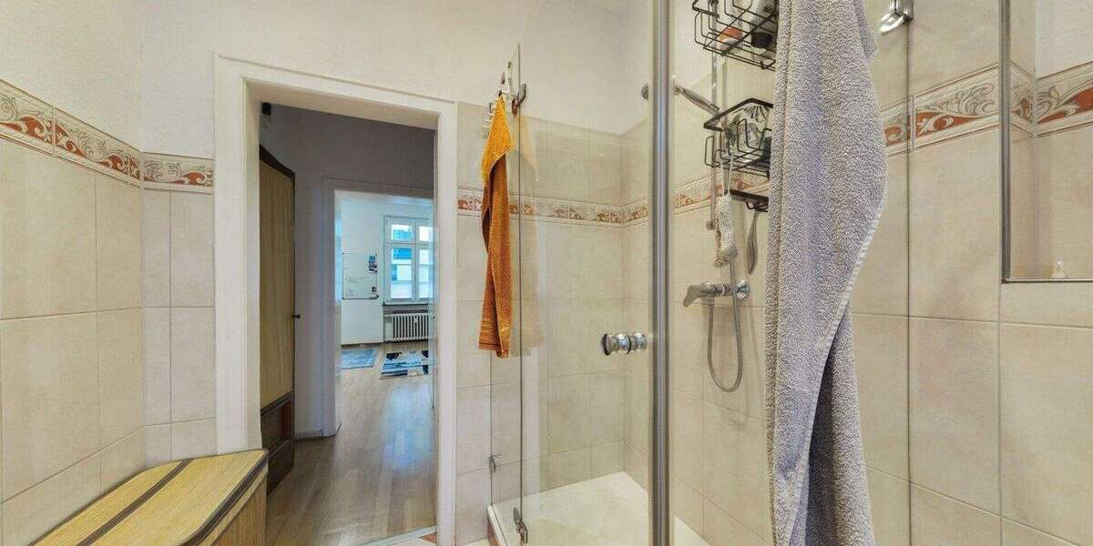 Sanierte Stadtwohnung mit Parkett, Einbauküche, großzügiger Terrasse und Glasfaser 4 zimmer