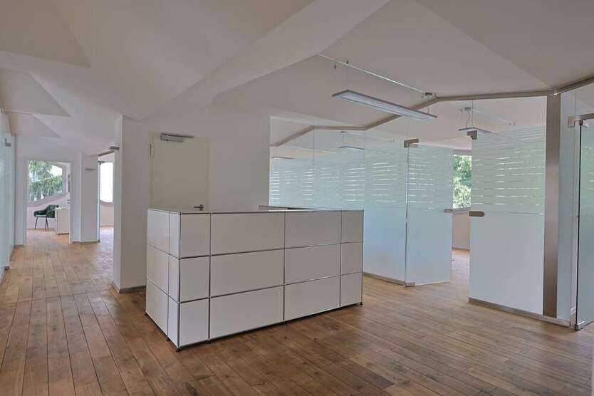 Büro in Düsseldorf 3.790 € 290 m²