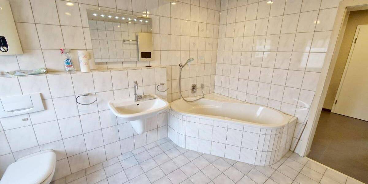 Etagenwohnung Oberhausen Schlad - 3 Zimmer, 100 m&sup2;, 685&euro; | Angebot:26544110