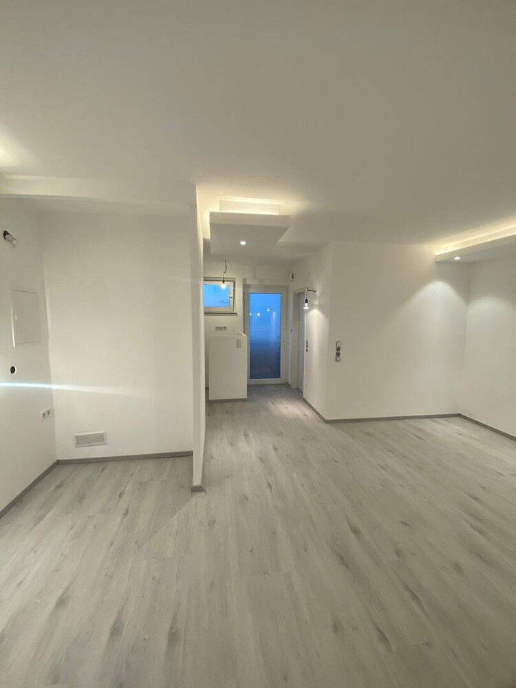 Furnished High end Apartment + Balcony + private parking
