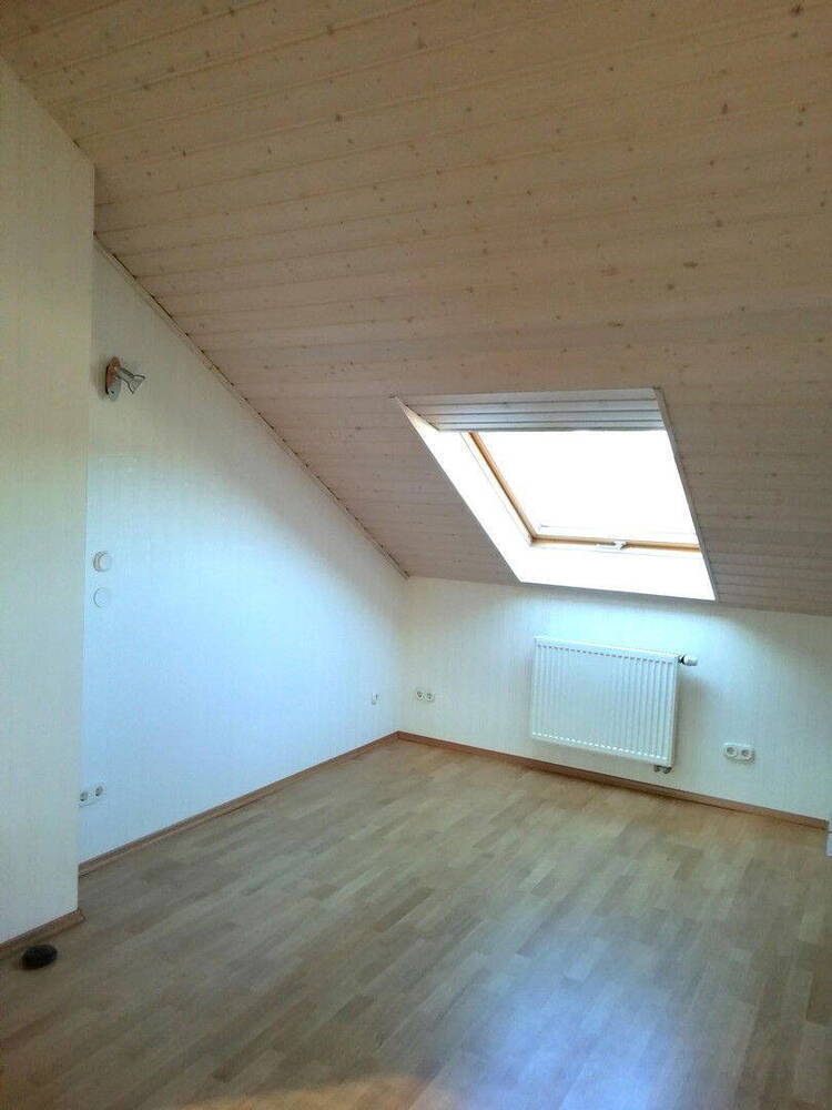 Einfamilien-Reiheneckhaus mit großem Garten und Doppelgarage