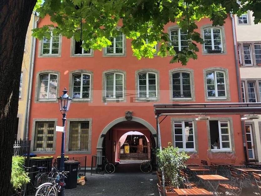 Köln Altstadt: Vielseitige Gewerbefläche mit 2 verbundenen Etagen u. kl. Außenbereich ab ca. 112025