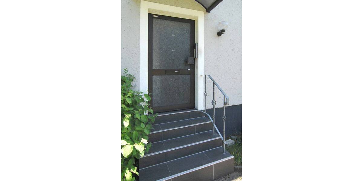 Düsseldorf-Unterrath: 3-Zimmer ETW mit Küche, Bad u. Flur ... plus 27 m² Nutzfläche im UG inkl. Gartennutzung ... Erstbezug nach Totalsanierung 3 zimmer