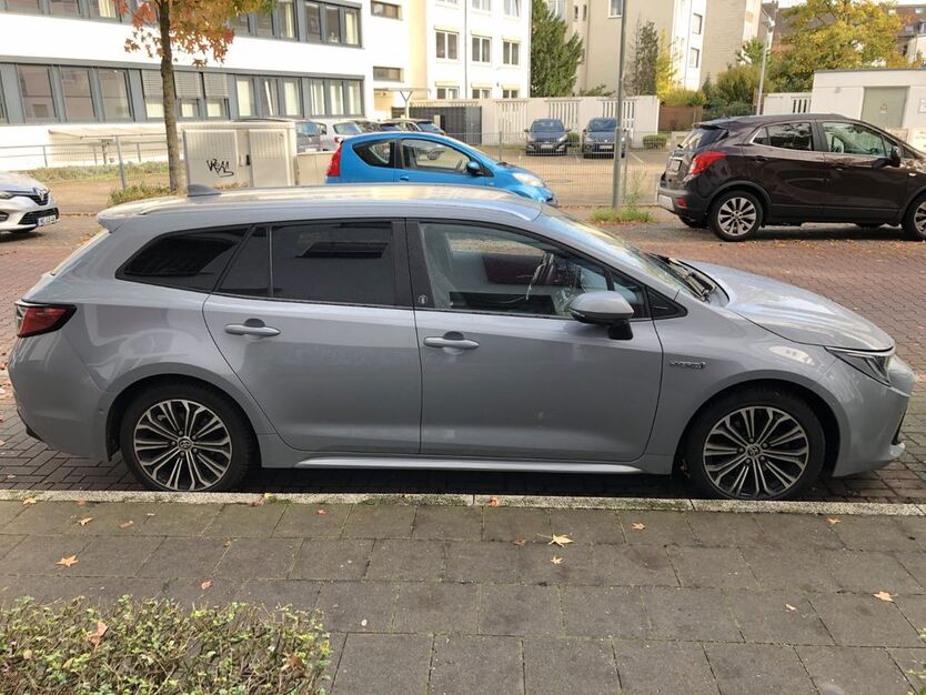 Toyota Corolla 129.600 km 17.900 € Neuss 41462