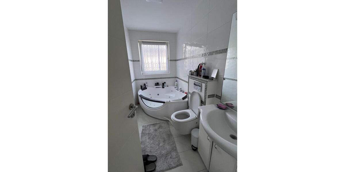 Etagenwohnung mit eigener Garten und Stellplatz 3.5 zimmer