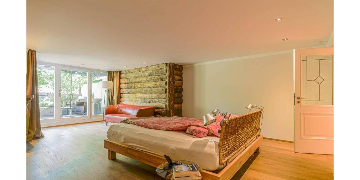 Exklusives Einfamilienhaus mit 2 Einliegerwohnungen* hochwertige Ausstattung * großzügige Raumaufteilung * Wellnessbe... 8 zimmer