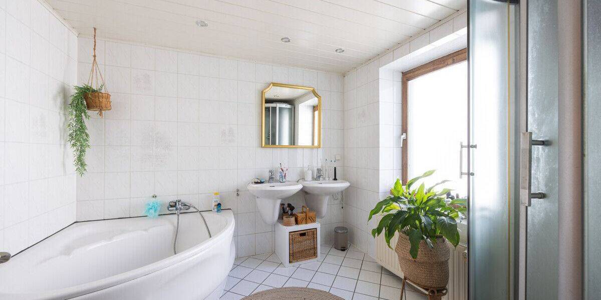 Reihenmittelhaus Krefeld Stadtmitte - 5 Zimmer, 132 m&sup2;, 295.000&euro; | Angebot:26798740