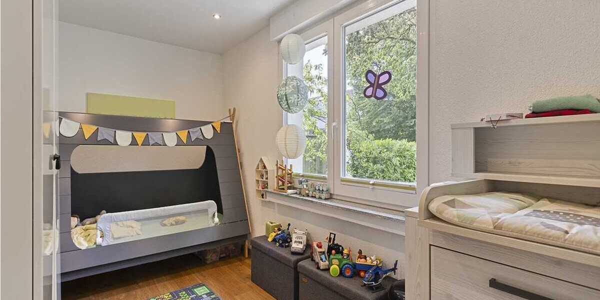 Vermietetes Zwei-Familien-Haus auf großem Grundstück in Ratingen-Hösel 1 zimmer