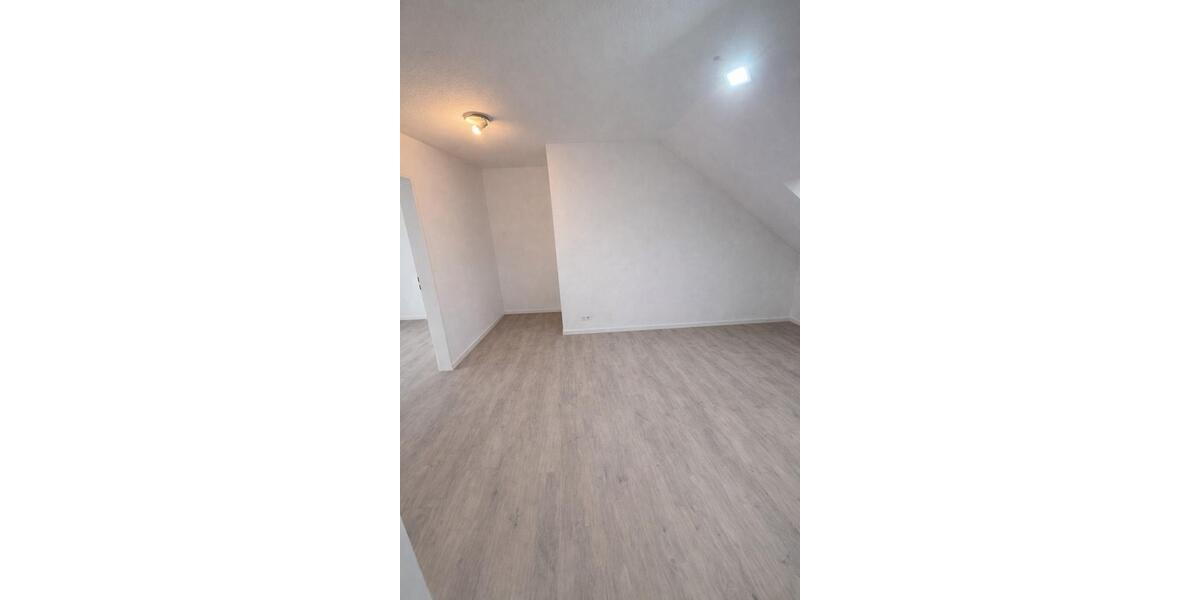 modernisierte 3,5-Zimmer-Dachgeschosswohnung Wohnung inkl Stellpl 3.5 zimmer