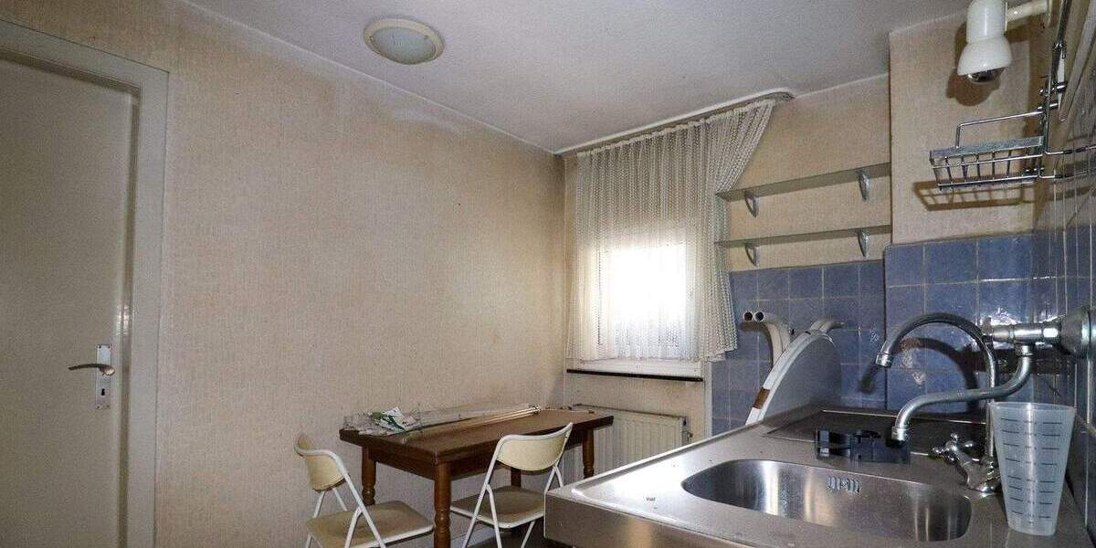 Einfamilienhaus mit großem Grundstück und zusätzlichem sanierungsbedürftigen Wohngebäude 5 zimmer