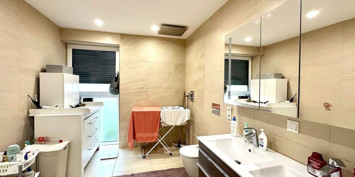 Einfamilienhaus Neuss Stadionviertel - 7 Zimmer, 255 m&sup2;, 998.000&euro; | Angebot:25687662