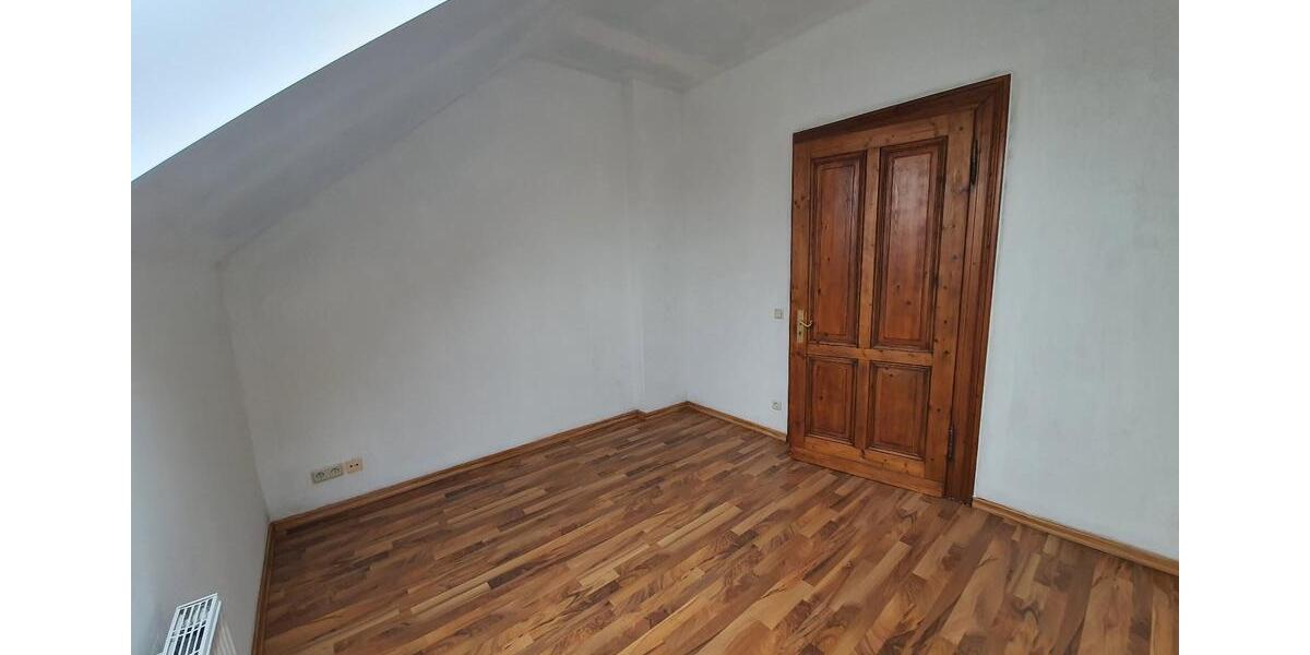 Dachgeschoßwohnung Duisburg Mittelmeiderich - 3 Zimmer, 95 m&sup2;, 700&euro; | Angebot:26462850