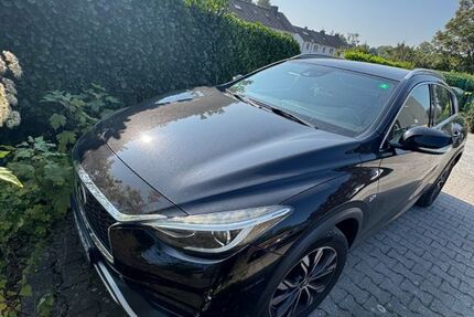 INFINITI QX30