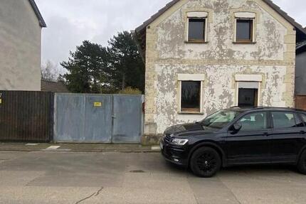 Provisionsfrei* Renovierungsbedürftiges Haus mit Baugrundstück und ERweiterungspotential ( Gesamtgröße 1209 QM) 5 zimmer