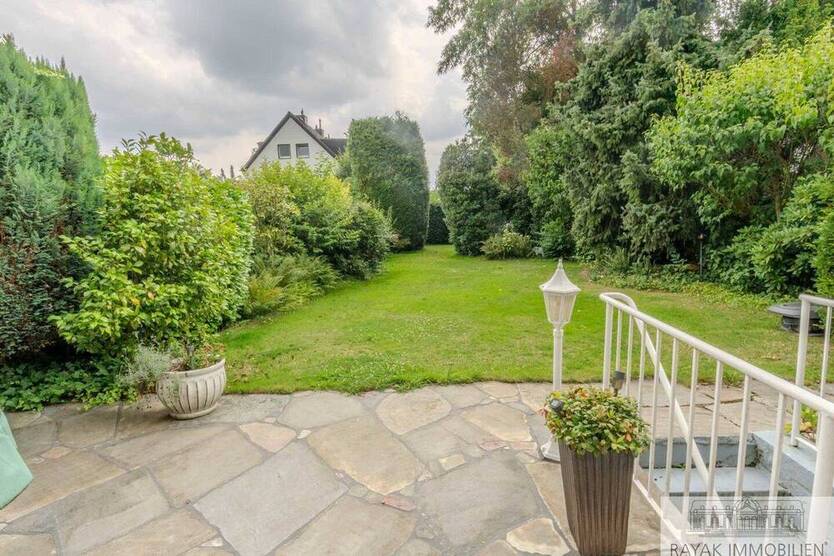 Gemütliches Familienhaus in Benrath mit Garten und Garage - Ihr neues Zuhause wartet!
