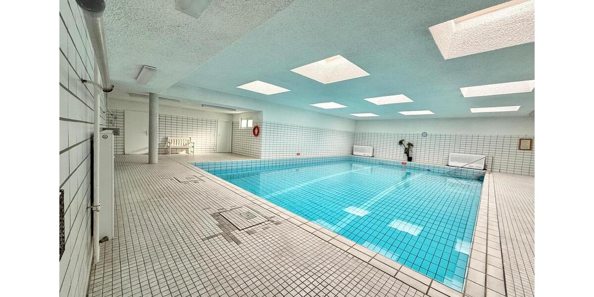 Schöne und helle 3-Zimmerwohnung mit 2 Balkonen, Schwimmbad und Tiefgaragenplatz 3 zimmer