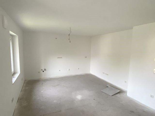 Top-Wohnung im 1. OG mit Balkon, energetisch kernsaniert 3 zimmer