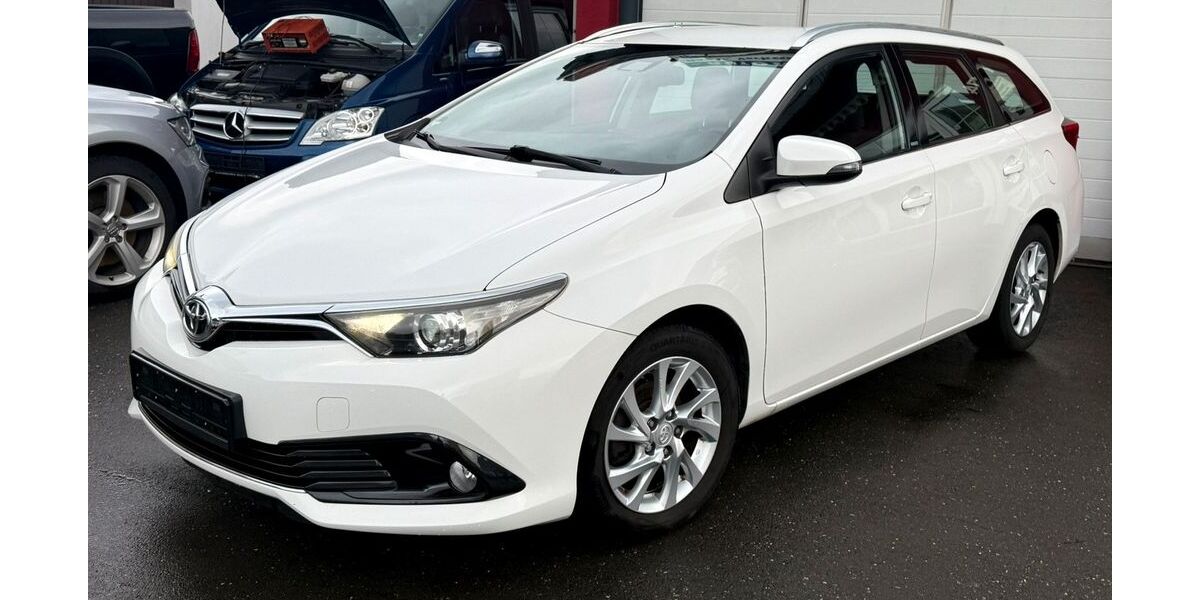 Toyota Auris 177.737 km 9.950 &euro; Solingen 42659