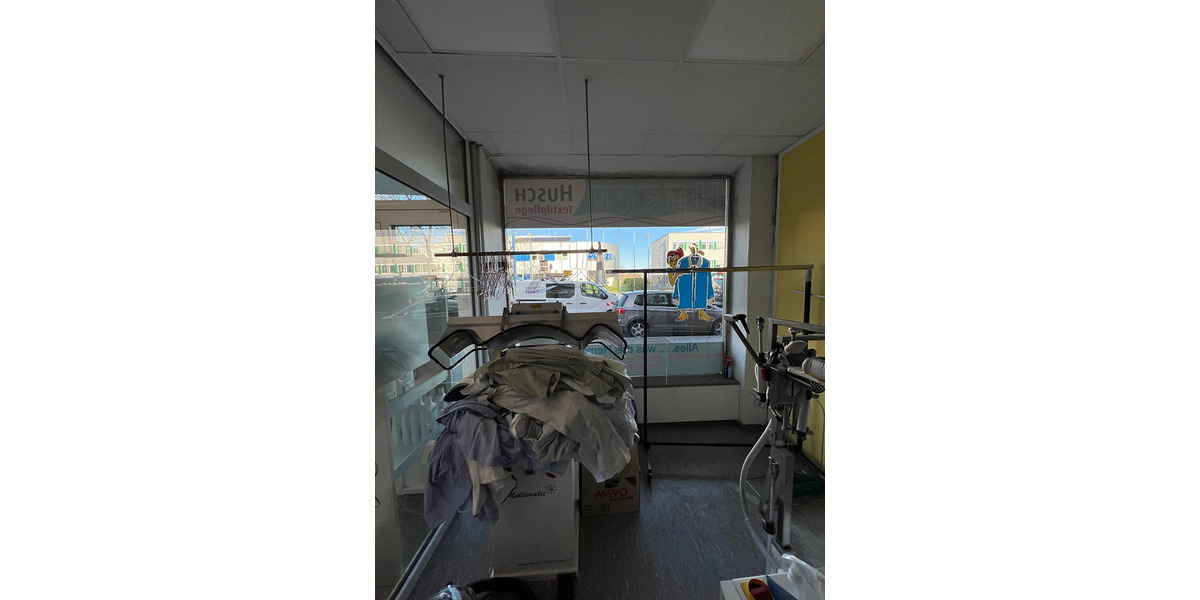 Investorenobjekt mit 3 Wohnungen, 2 Ladenlokalen und Erweiterungsmöglichkeiten 1 zimmer