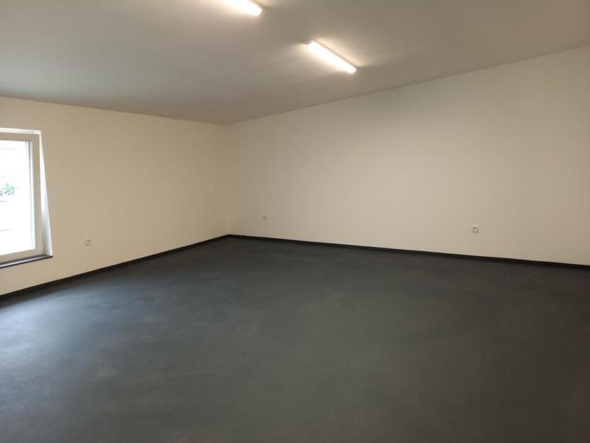 Büro mit Lager und Garage in Essen Holsterhausen