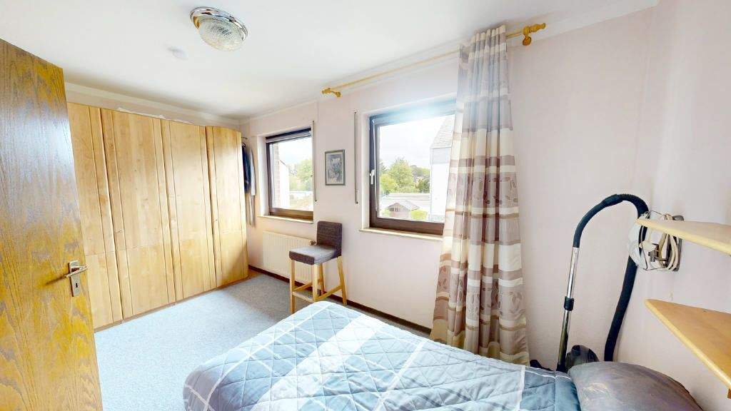 Langenfeld-Richrath! Sonnenhelles Einfamilienhaus mit Garten, Terrasse und Stellplatz in ruhiger Lage! (LK 4903) 5 zimmer