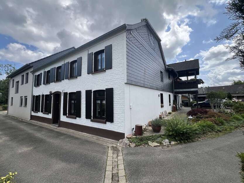 Haus zum Kaufen in Mönchengladbach-Rheindahlen 399.000 € 241 m²
