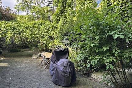 Düsseldorf-Innenstadt! Große 4-Zimmer-Wohnung mit Hofterrasse Nähe Fürstenplatz!