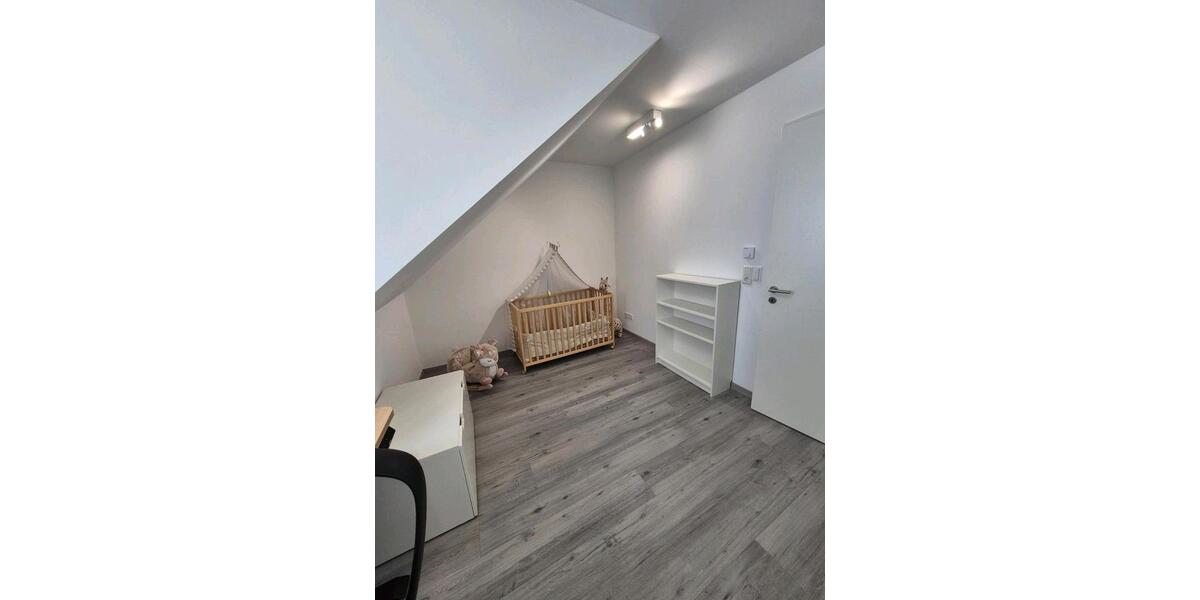 Dachgeschoßwohnung Leichlingen (Rheinland) - 3 Zimmer, 95 m&sup2;, 1.249&euro; | Angebot:26692780