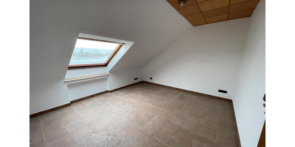 Dachgeschoßwohnung Mönchengladbach West - 2 Zimmer, 70 m&sup2;, 690&euro; | Angebot:25459987