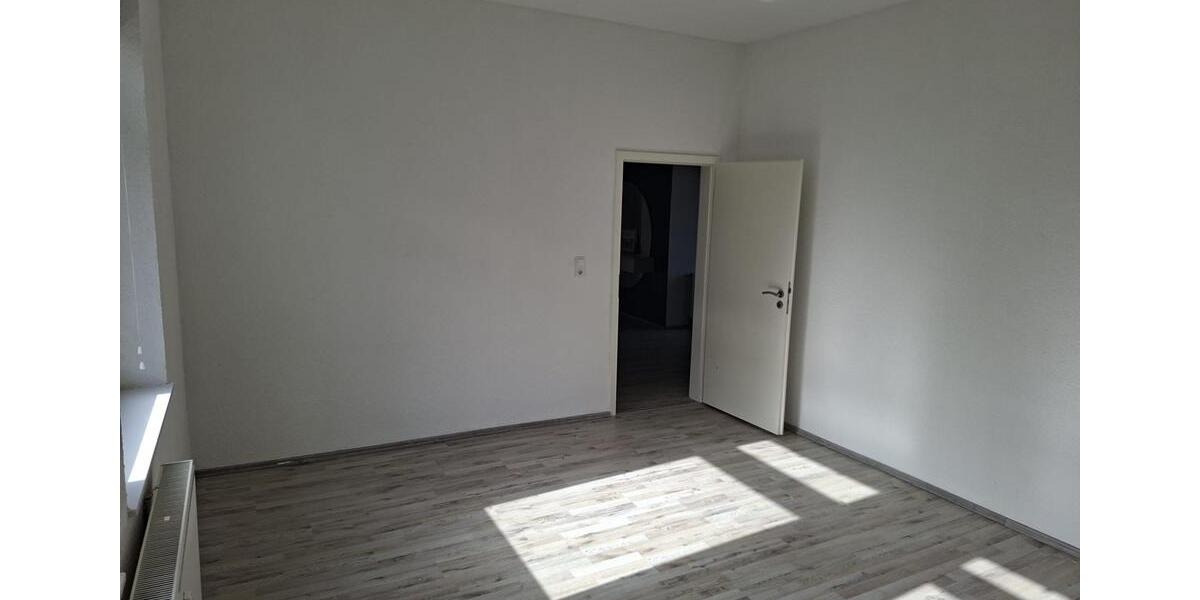 Etagenwohnung Duisburg Mittelmeiderich - 4 Zimmer, 125 m&sup2;, 1.250&euro; | Angebot:25413202