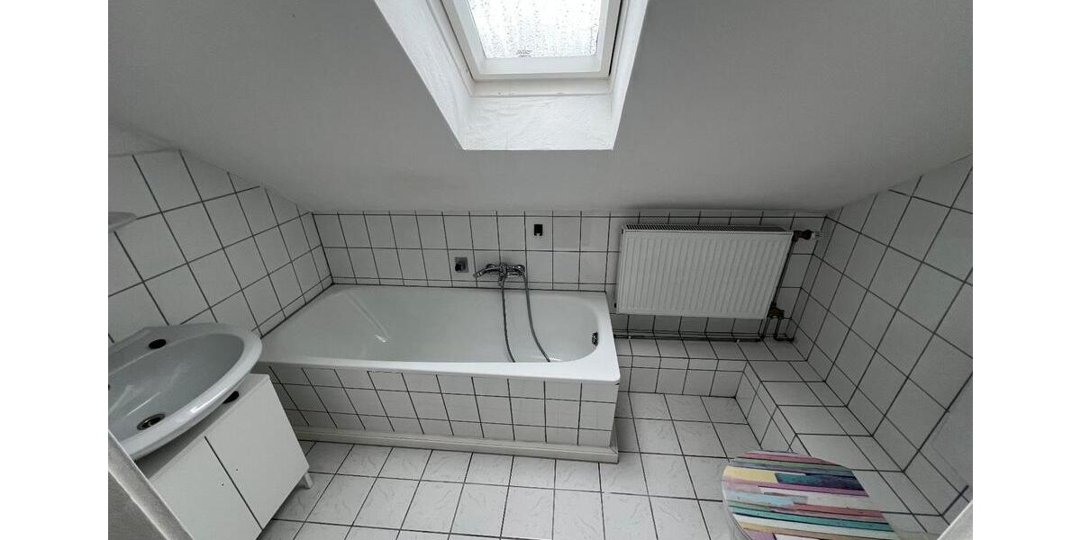 Dachgeschoßwohnung Leichlingen (Rheinland) - 2 Zimmer, 40 m&sup2;, 380&euro; | Angebot:26144285