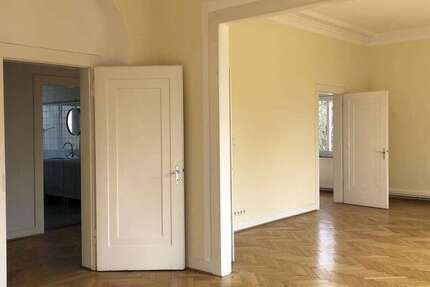 Wohnung zum Mieten in Moenchengladbach 1.290 € 193 m²