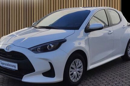 Toyota Yaris 2.500 km 20.490 &euro; Leverkusen 51381