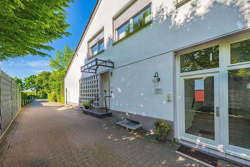 Haus zum Kaufen in Langenfeld 1.680.000 € 255 m²
