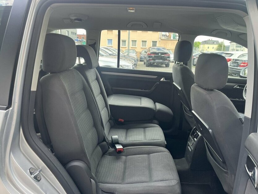 VW Touran Trendline / 7 Sitze / Kamera / Tempomat 249.000 km 3.900 € Mönchengladbach 41066