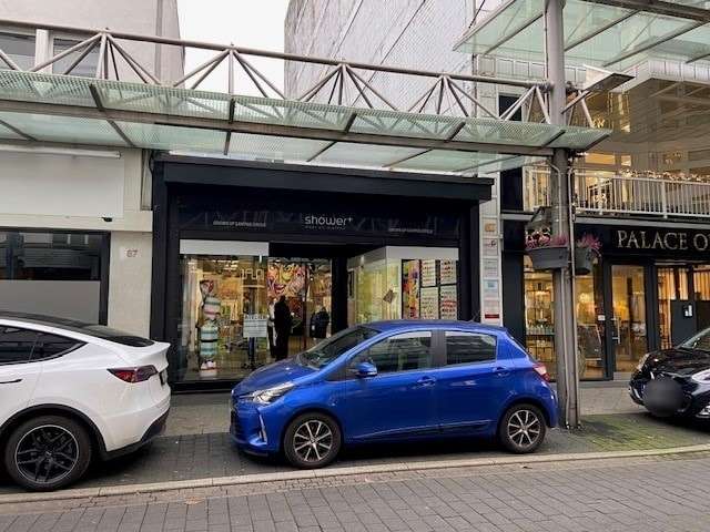 Einzelhandel in Krefeld 370.000 € 196 m²