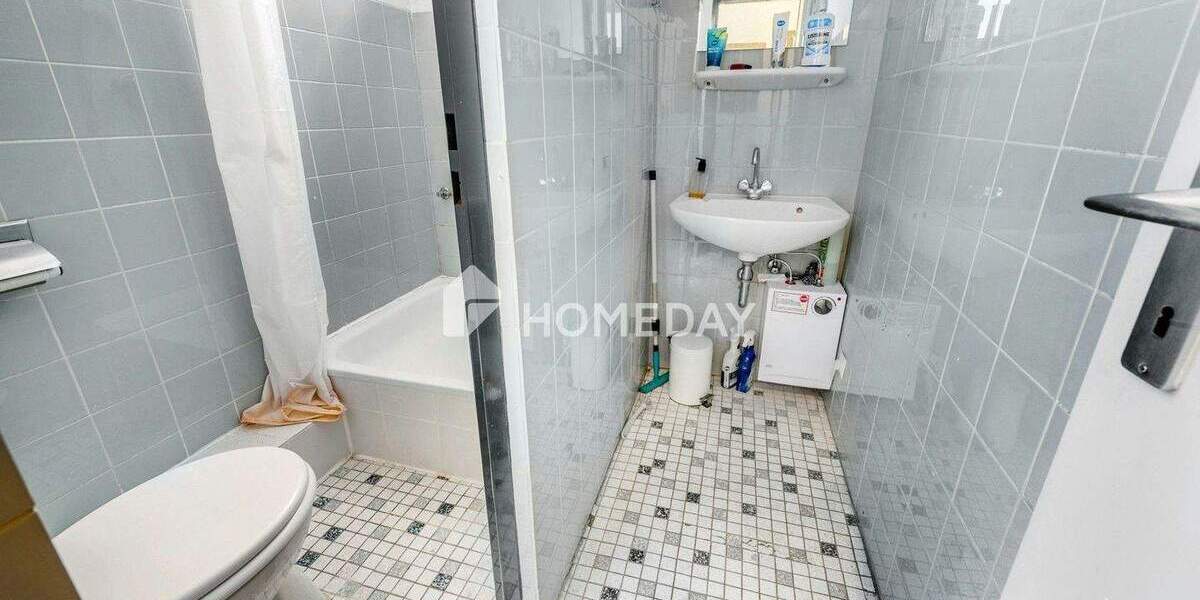 Etagenwohnung Duisburg Ruhrort - 7 Zimmer, 200 m&sup2;, 200.000&euro; | Angebot:25338245