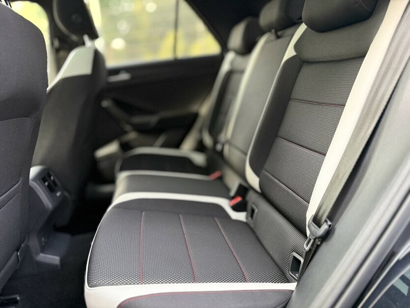 VW T-Roc R-Line 4Motion / CAM / PANO / Standheizung 95.788 km 24.990 € Mönchengladbach 41066